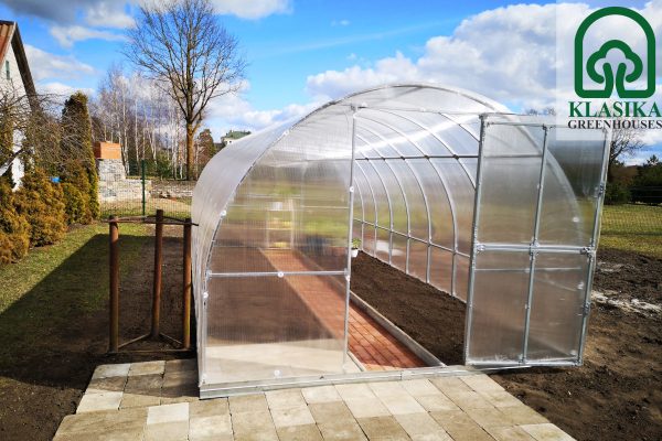 Klasika Tube šiltnamis su polikarbonato danga